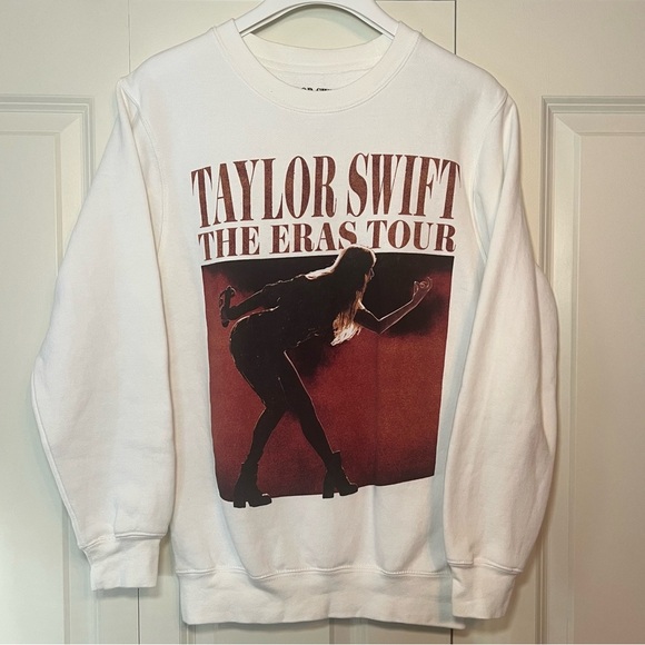 TAYLOR SWIFT | THE ERAS TOUR PHOTO WHITE CREWNECK. Size XS. Reputation. - Picture 8 of 10